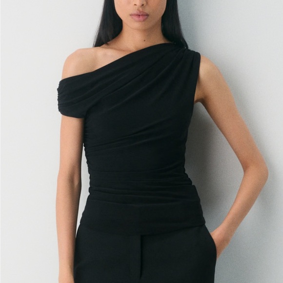 Aritzia Tops - Aritzia Gallery Top